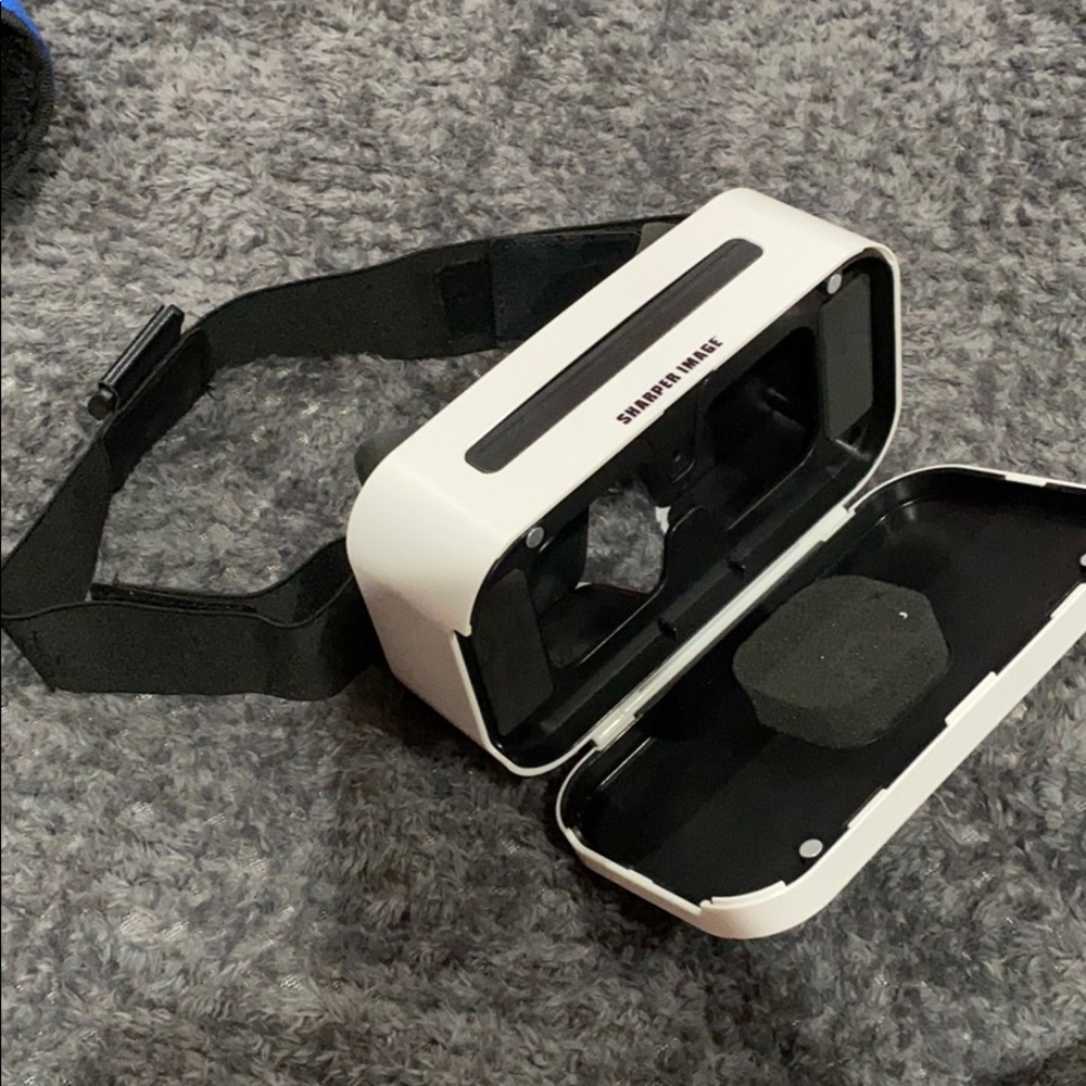 Sharper image virtual reality headset